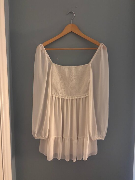 Aritzia Dresses & Skirts - Aritzia Long-Sleeve White Dress